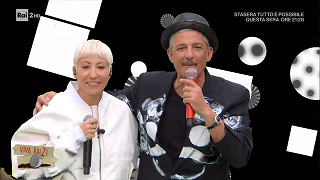 Viva Rai2! – Tofu e Paprika Ayane cantano dal vivo "Fotoromanza" – 15/04/2024 - RaiPlay