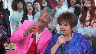 Viva Rai2! – Orietta Berti e Fiorello dal vivo con "Il cielo in una stanza" – 08/05/2024 - RaiPlay